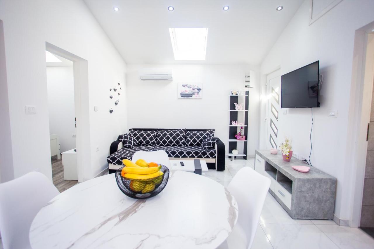 App Sara Apartment Kanfanar Exterior photo