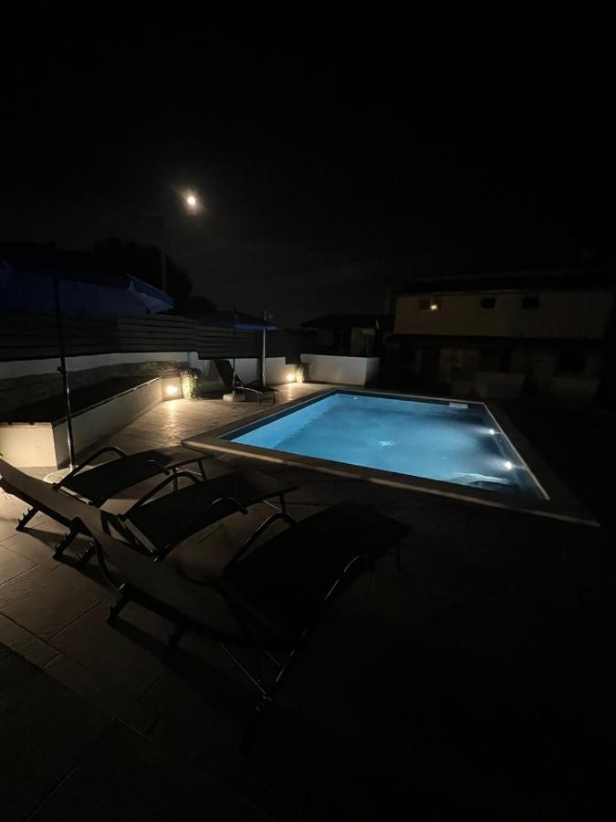 App Sara Apartment Kanfanar Exterior photo